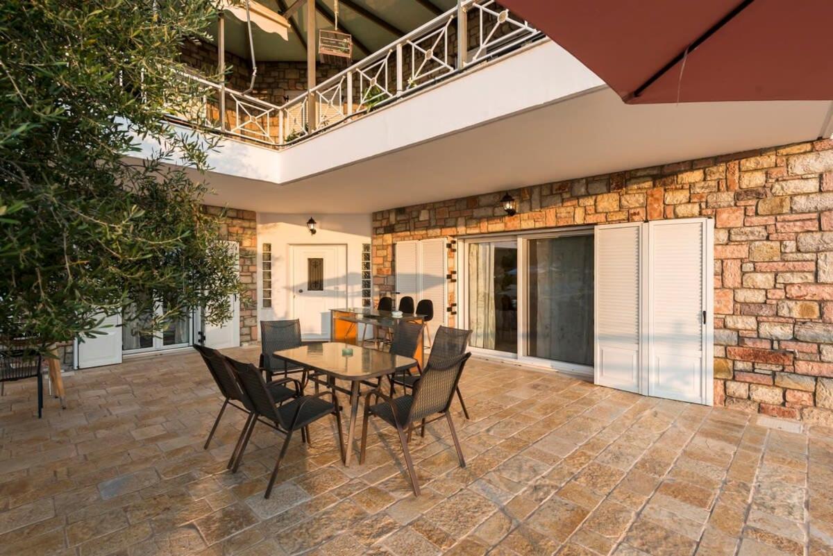 Villa Needa'S - Emotions House Crystal Pool Mikrá Mandínia Exterior foto